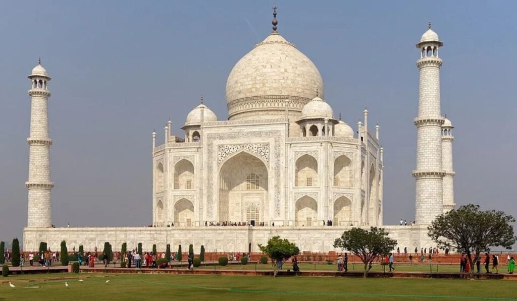 Front view of the Taj Mahal in Agra, India